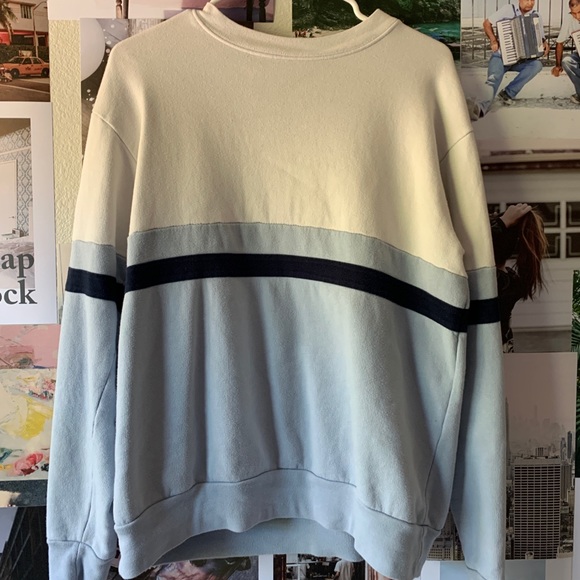 Brandy Melville Crewneck - Picture 2 of 2